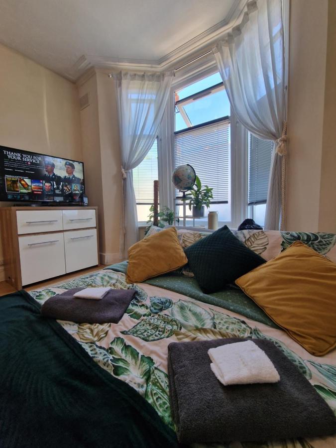 London Cozy Stay ภายนอก รูปภาพ